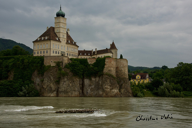 chateau along the way,