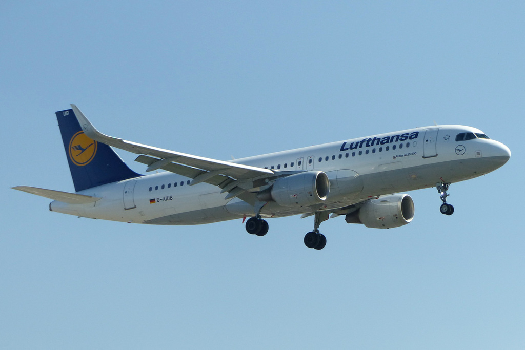 D-AIUB approaching Heathrow - 8 April 2017