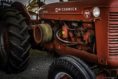 McCormick-Deering WD-9 - 108 Mile Heritage Site (© Buelipix)