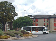 St. Edmund sculpture and Mulleys Motorways MX57 HDH in Bury St.Edmunds - 10 Aug 2018 (DSCF4334)