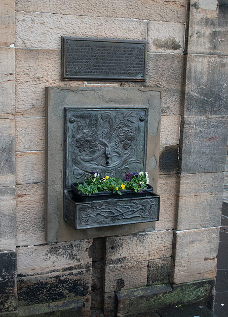 Edinburgh Royal Mile Witches’ Well (#0436)