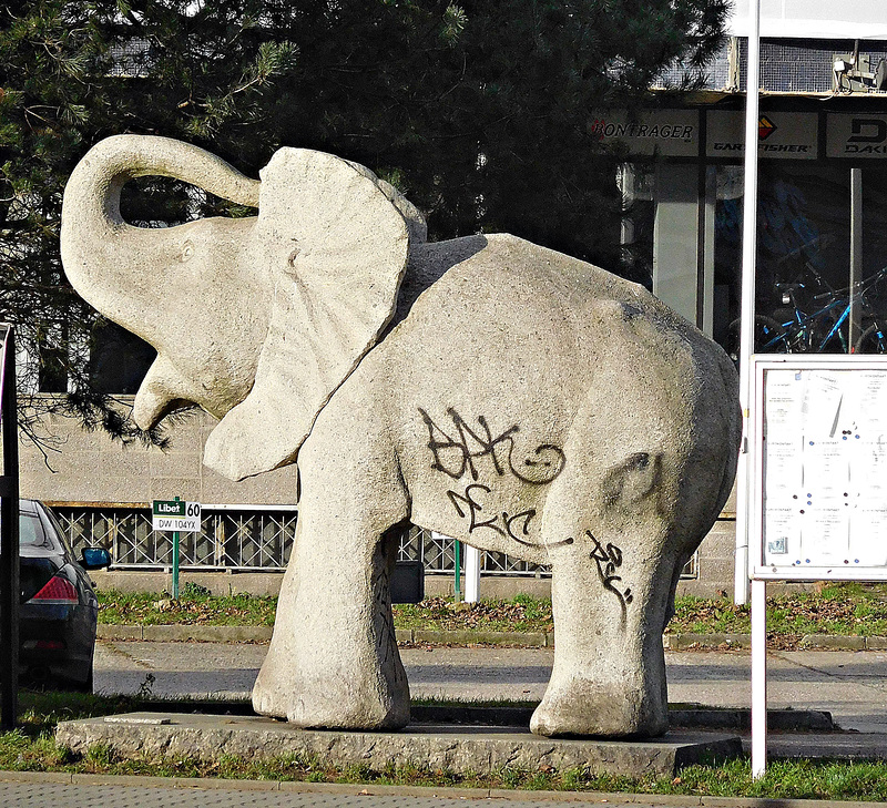 Elephant at north end of Powstanców Slaskich Street