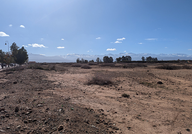 Un lampadaire isolé sur la gauche dans cette immensité envoûtante...