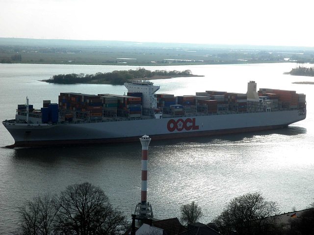 Containerschiff  OOCL Berlin