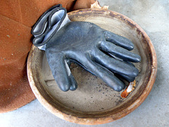 Idle gloves