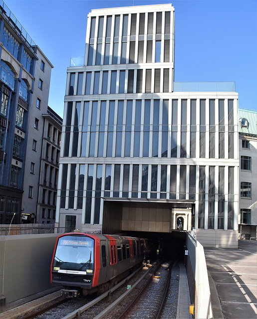 Einfahrt zur U-Bahn-Haltstelle Rathaus