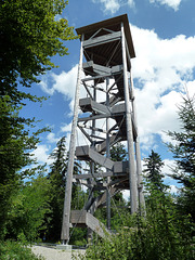 Der Lysser Aussichtsturm steht auf der Kreuzhöhe im Wald oberhalb von Lyss im Kanton Bern. Er wurde anlässlich der 1000-Jahr-Feier der Gemeinde Lyss im Jahre 2009 erbaut.