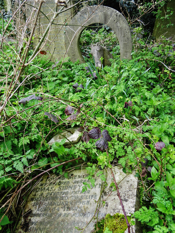 abney park cemetery, london,thomas sydney payne, 1968, with horse head and horseshoe