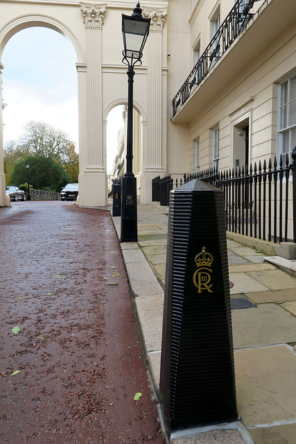 IMG 3088-001-Charles III Bollard 2