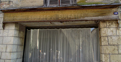 Vieille vitrine (Magasin de fournitures agricoles à St Foy la Grande.33)