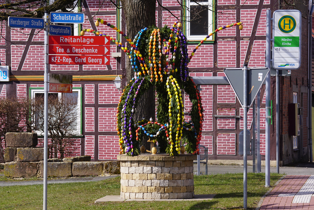 Osterbrunnen im Schilderwald