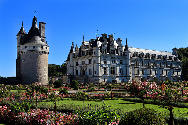 Sais-tu que le château de Chenonceau est privé , il appartient à la famille Menier  qui ne bénéficie d'aucune subvention public