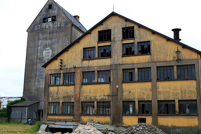 Usine désaffectée à Toury (1) Usine désaffectée à Toury (1)