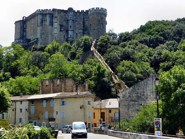 Suze-la-Rousse - Château