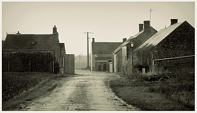 La France rurale un jour maussade .