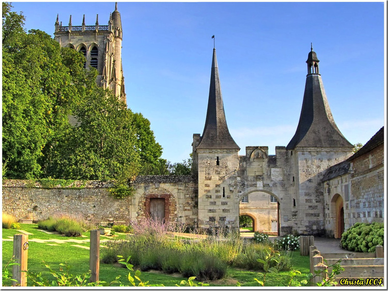 Late Medieval gatehouse (15th C.) of the abbey - HBM