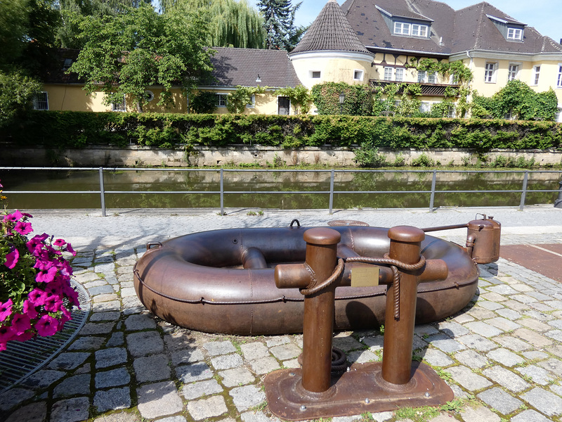 das Schlauchboot am Landratsamt