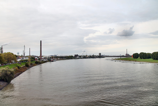 Der Rhein von der Autobahnbrücke Neuenkamp aus (Duisburg-Homberg) / 3.10.2022