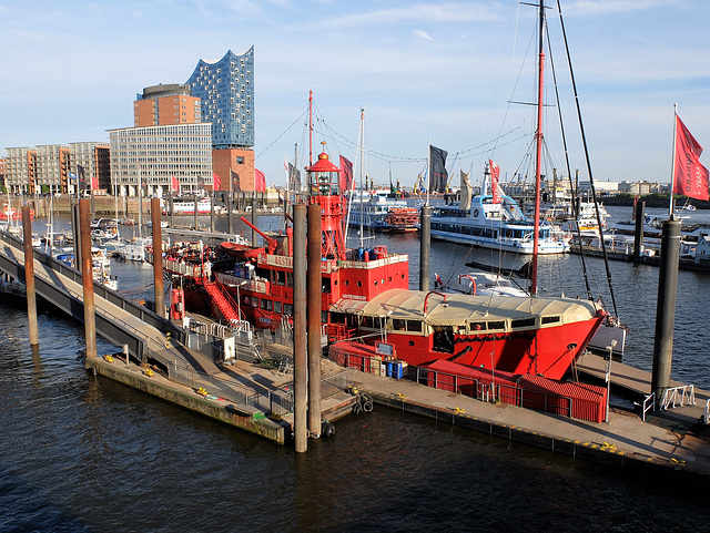 Ich sehe rot...(Feuerschiff LV 13 im Hamburger Hafen)