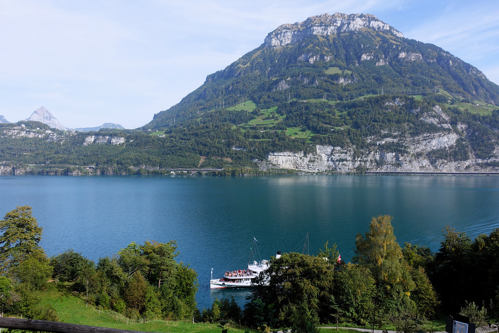 Fronalpstock, vom Rütli aus gesehen (leider im Dunst)