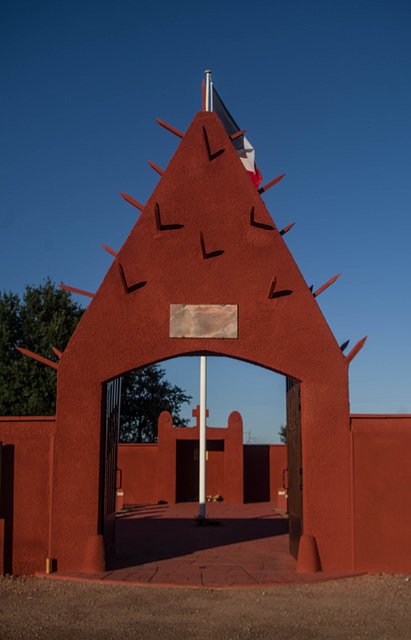 Tata Sénégalais - Chasselay - Rhône - l'entrée du cimetière.