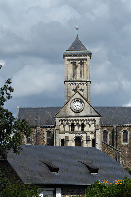 Eglise de MONTSURS (Mayenne)