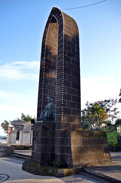 Denkmal von Heinrich dem Seefahrer. Aber Sorry, mir kommt dabei immer der kleine Muck in den Sinn!