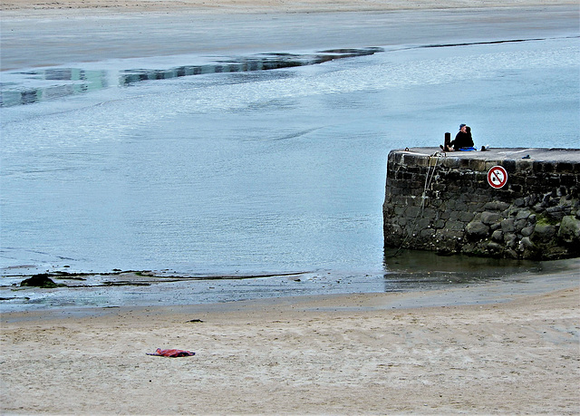 sur la plage abandonnée,