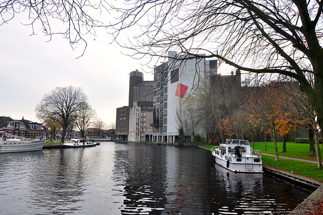 Old ﬂour mill