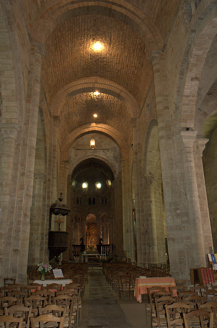 Nef de l'église de Beaulieu-sur-Dordogne