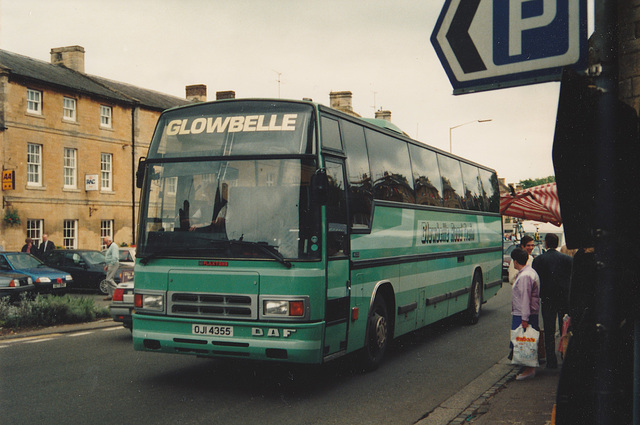 Glowbelle Coaches OJI 4355 at Moreton-in-Marsh – 1 Jun 1993 (193-35)