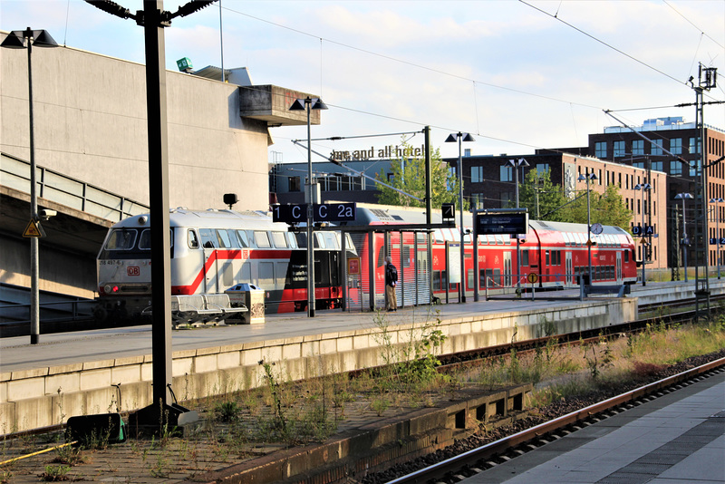 Diesellok mit 2 Steuerwagen