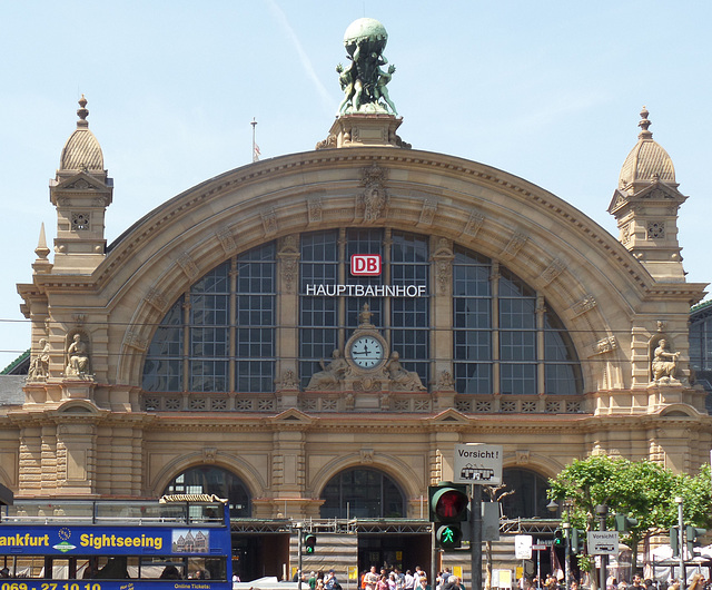 Frankfurt am Main:  Vor dem Hauptbahnhof