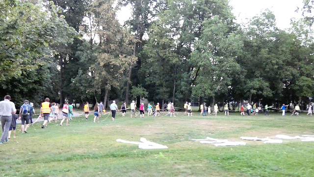 Menschenspirale im Stadtpark