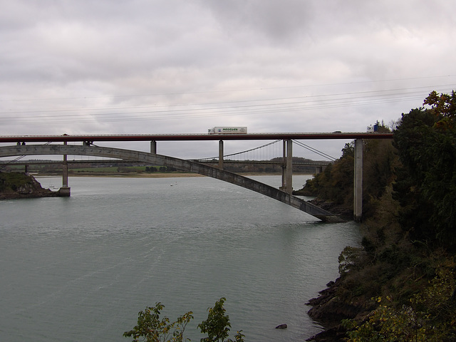 Au bord de Rance , à Plouer sur rance , (22) , vue vers le pont Chateaubriand