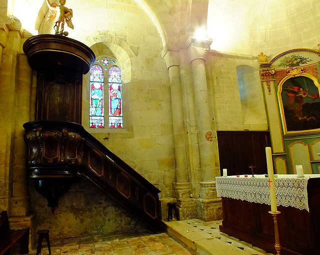 Chaire de l'église de St Michel de Montaigne