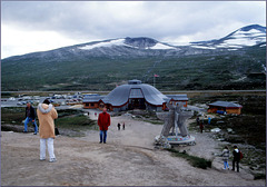 Das "Polarsirkelcenter" am nördlichen Polarkreis an der E6 (1 BiB)