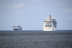 SERENADE of the SEAS und VICTORIA SEAWAYS: