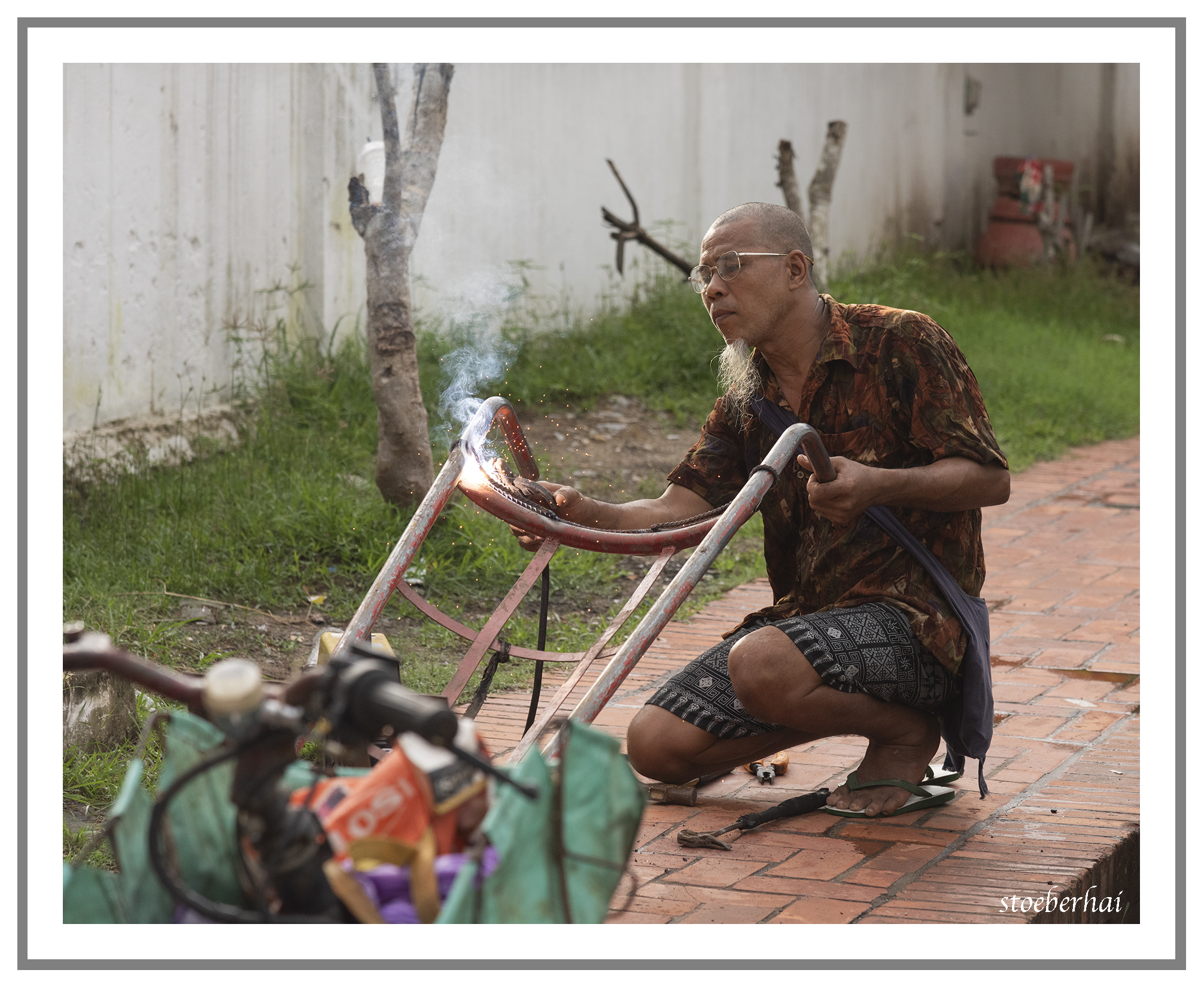 Ambulatory welding in Luang Prabang