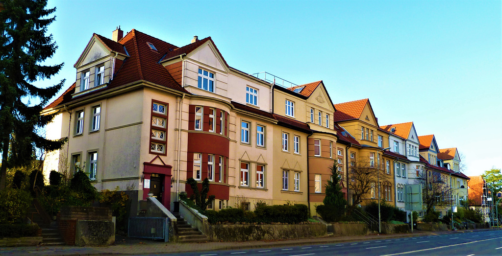 Häuserfronten am Obotritenring in Schwerin