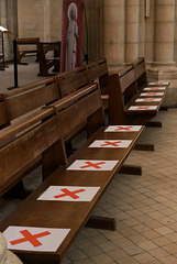 Beaucoup de croix dans l'église
