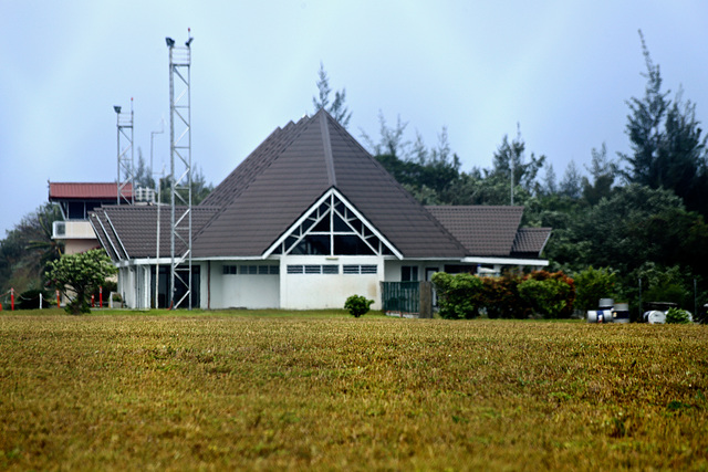 IMG 2909 L'aéodrome de Huahine après la tempête  pip