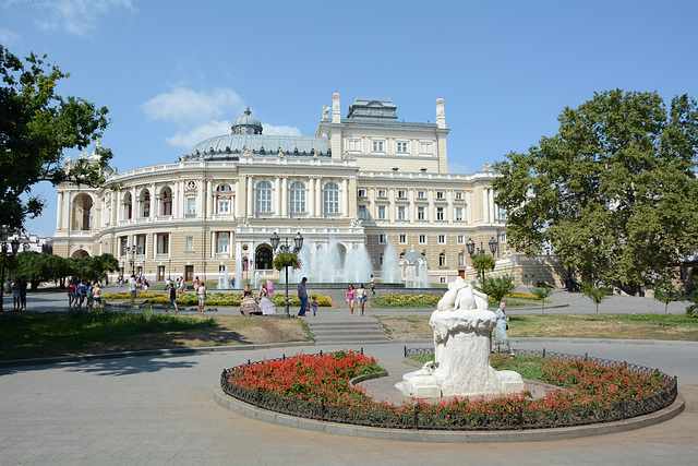 Одесса, Оперный Театр со стороны Музея Морского Флота / View of the Odessa Opera Theater from the Museum of the Navy