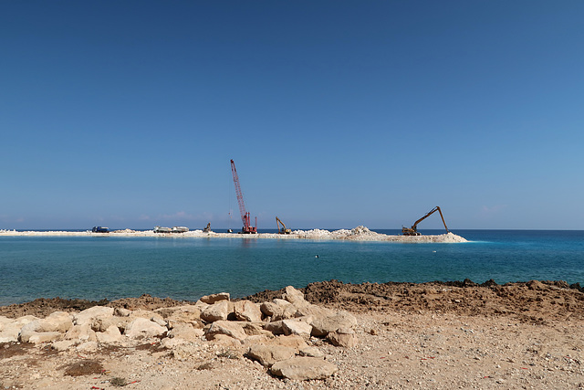 Building a new harbour wall