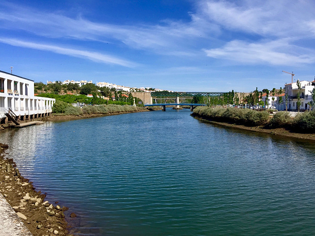 Rio Gilão looking upstream towards the Railway Bridge, from the Bus Station, Tavira (2015)