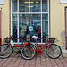fahrräder in Pärnu (© Buelipix)