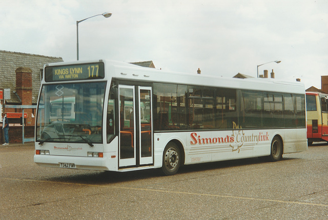 Simonds of Botesdale T342 FWR seen at King’s Lynn – 4 May 1999 Simonds of Botesdale T342 FWR seen at King’s Lynn – 4 May 1999