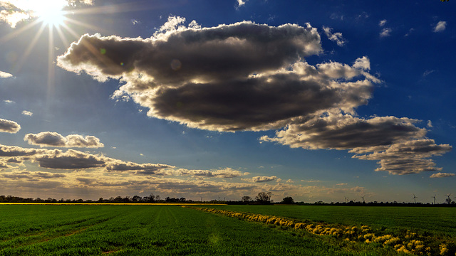 Wolken ziehen ins Land