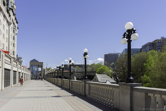 Fussgängerpromenade unterhalb des Fairmont Château Laurier Hotels ... P.i.P. (© Buelipix)