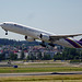 Boeing 777-300 TKY der Thai Airways startet in Zürich-Kloten zum Flug nach Bankok